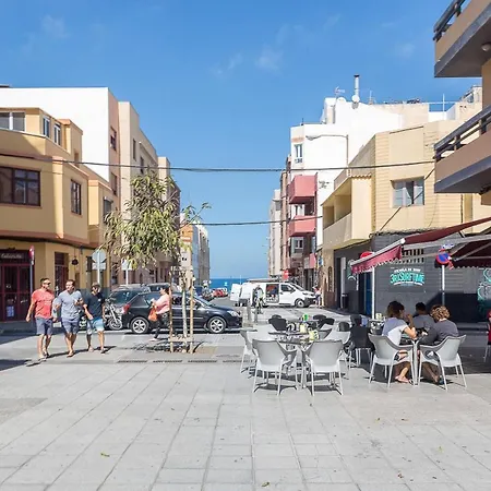 Flatguest Cicer - 3bdr + Balcony + Apartment Las Palmas / Gran Canaria